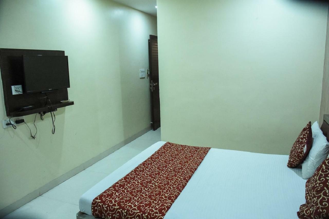 Hotel Dilip อินดอร์ ภายนอก รูปภาพ